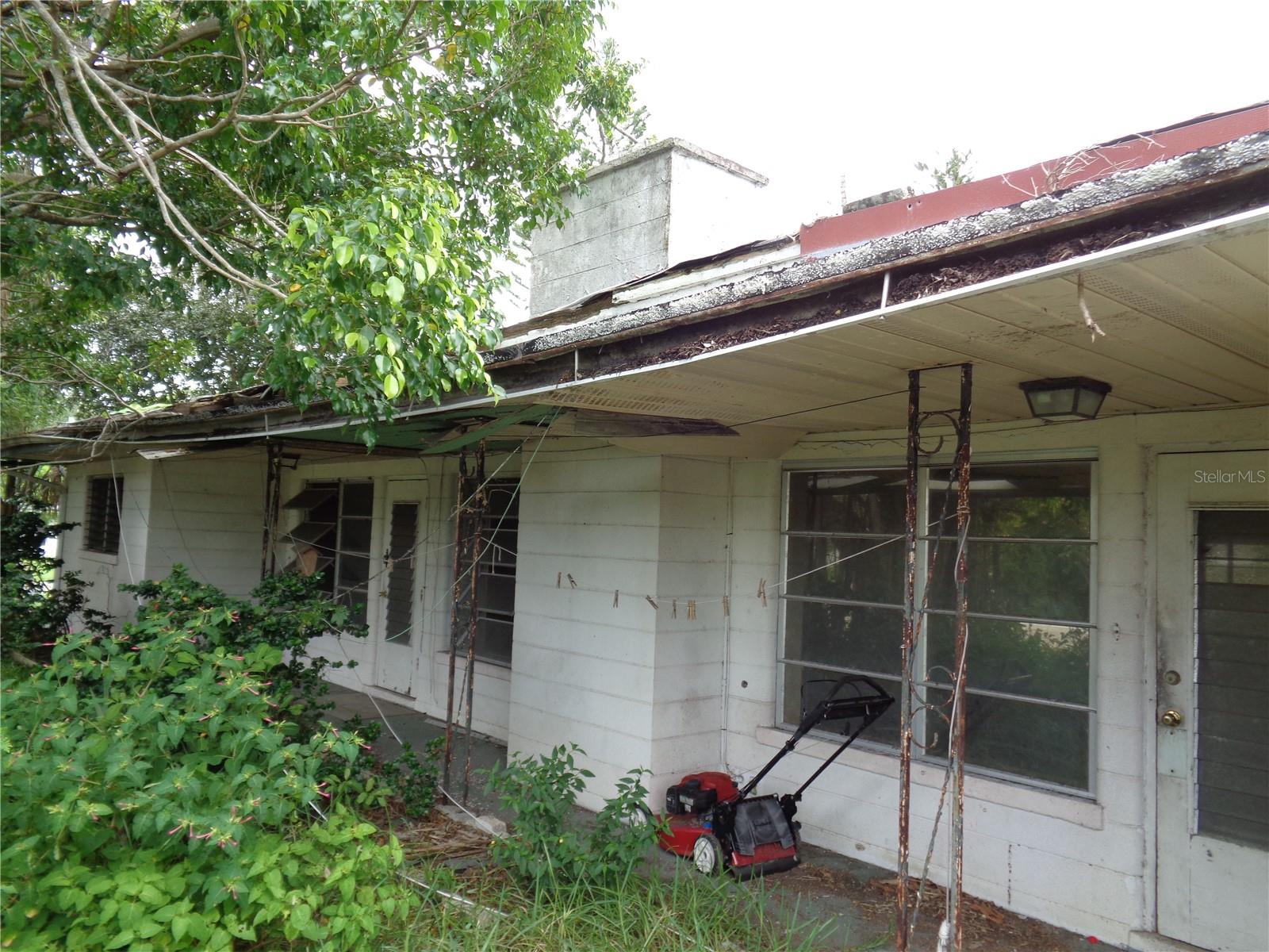 Image 3 of 30 For 111 Riverview Drive S