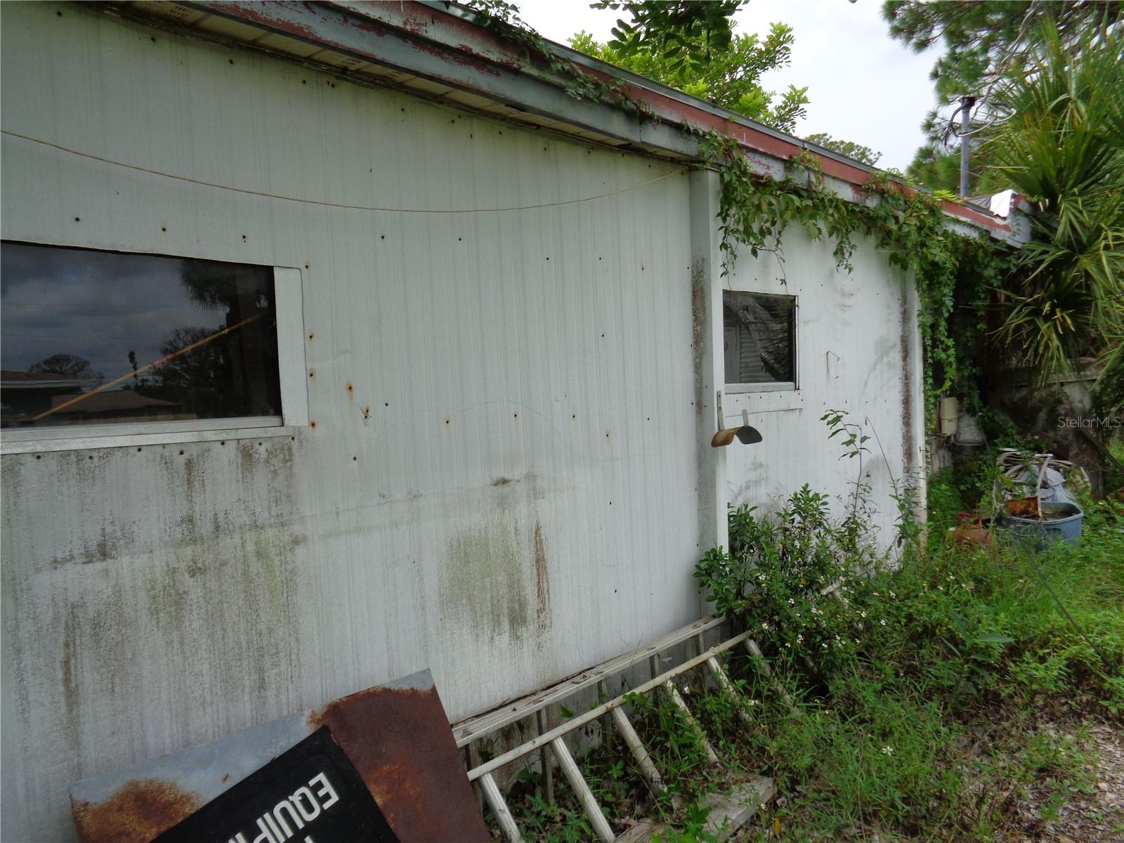Image 4 of 30 For 111 Riverview Drive S