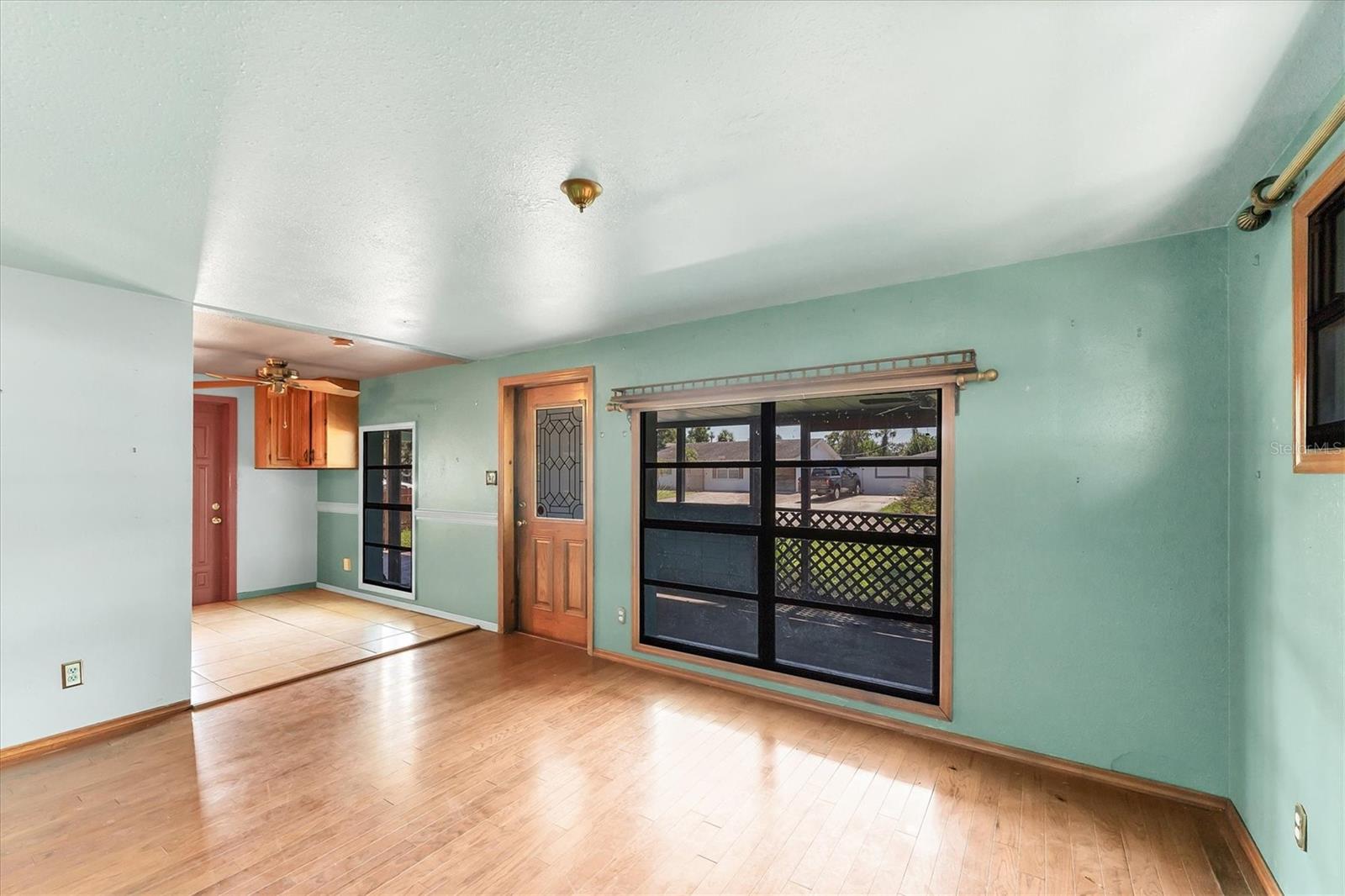 Image 6 of 30 For 4423 56th Avenue Terrace E