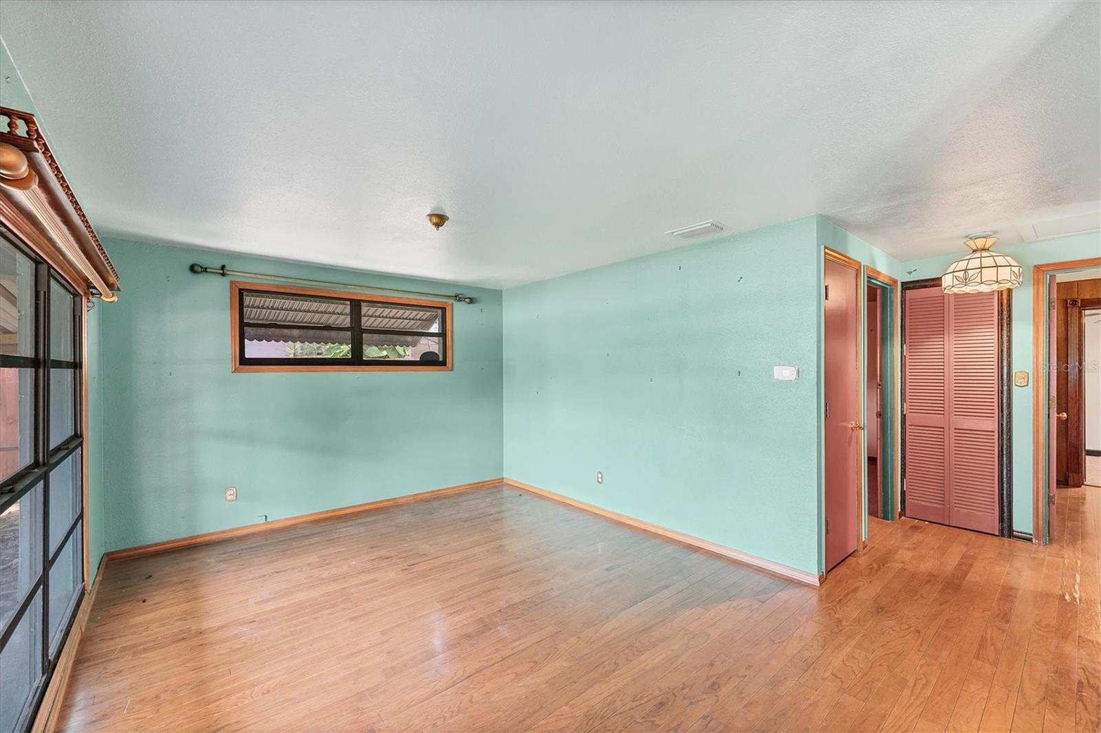 Image 7 of 30 For 4423 56th Avenue Terrace E