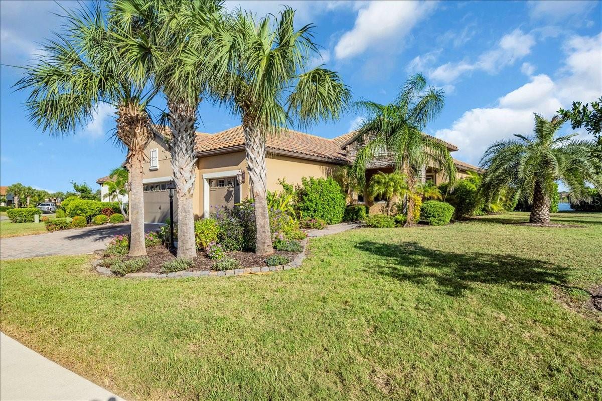 Image 4 of 72 For 26777 Weiskopf Drive