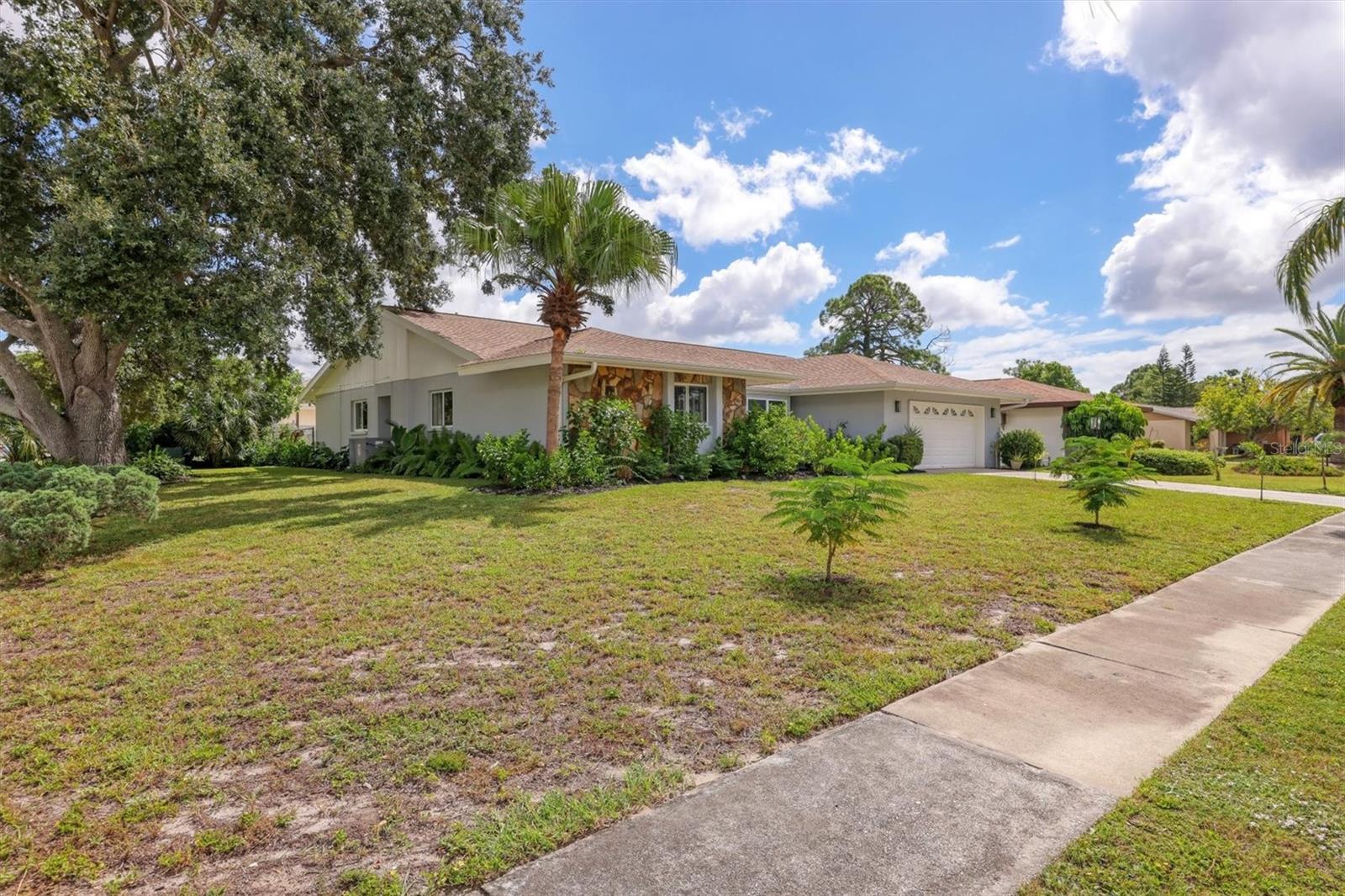 Image 3 of 42 For 7205 Alderwood Drive