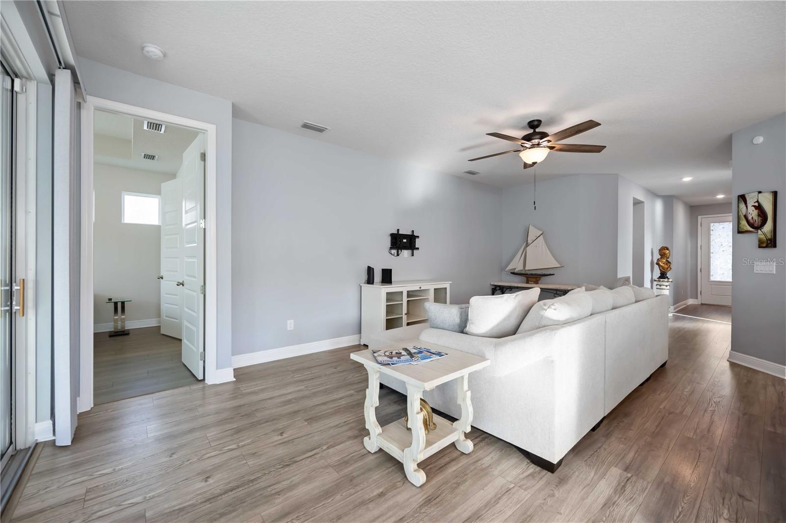 Image 13 of 65 For 3926 Sunshine Pine Avenue