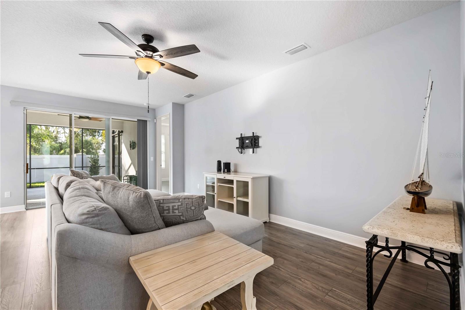 Image 9 of 65 For 3926 Sunshine Pine Avenue