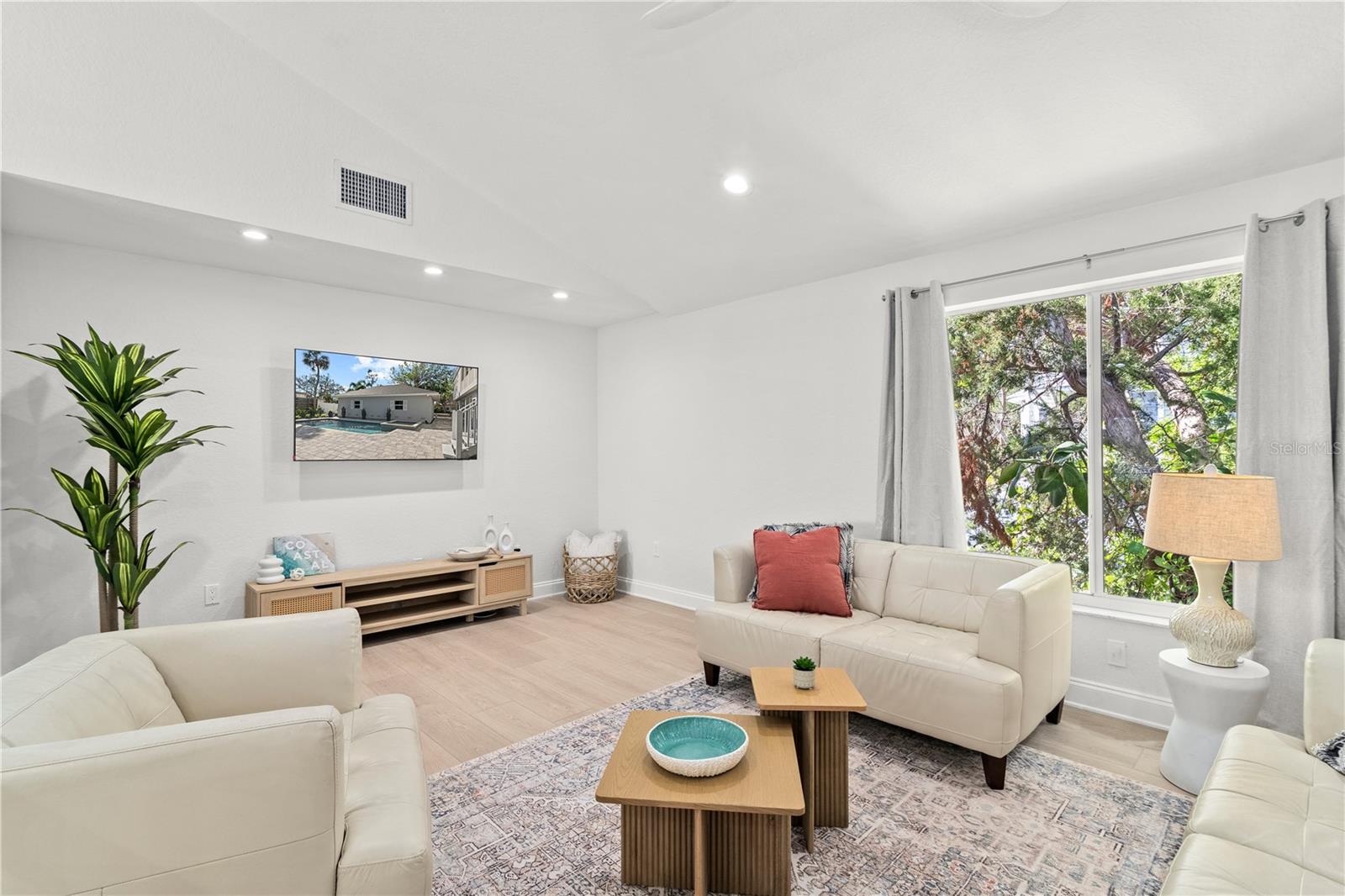Image 15 of 63 For 185 Faubel Street