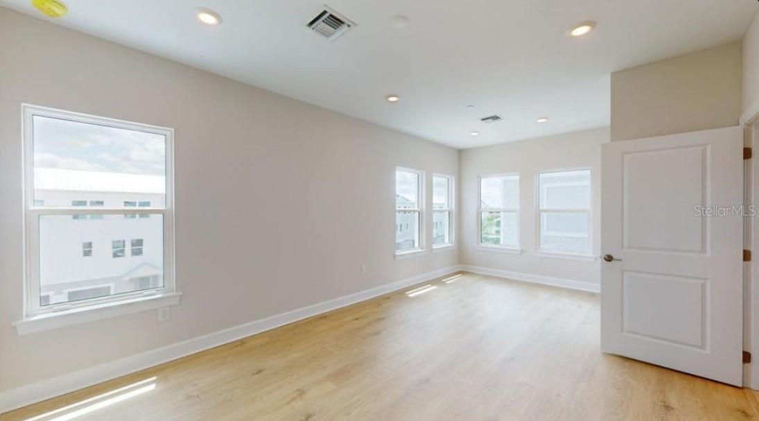 Image 16 of 27 For 1624 Compass Pointe Court 201
