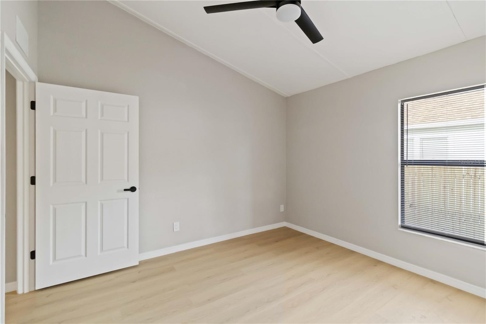 Image 24 of 34 For 1368 21st Street