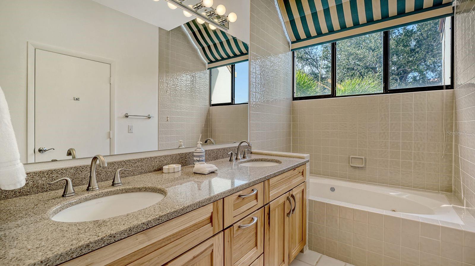 Image 26 of 80 For 1922 Harbourside Drive 1104