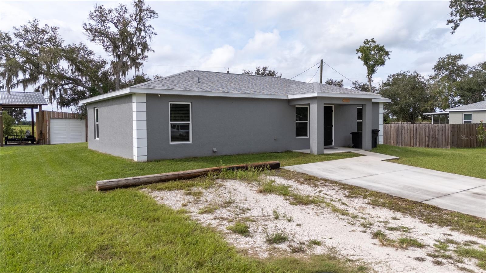 Image 32 of 38 For 1833 Se Tangelo Dr