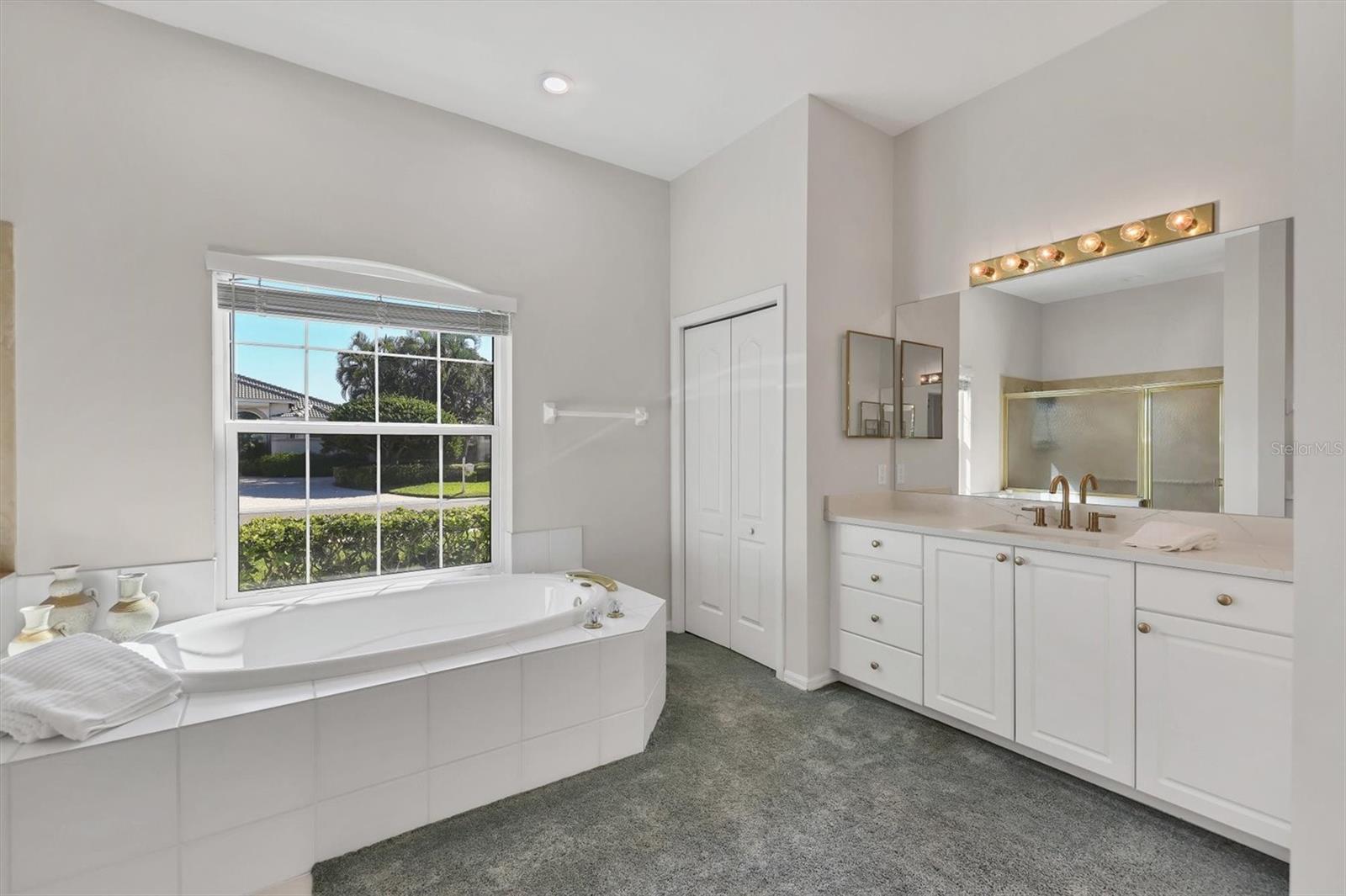 Image 21 of 61 For 8708 Grey Oaks Avenue