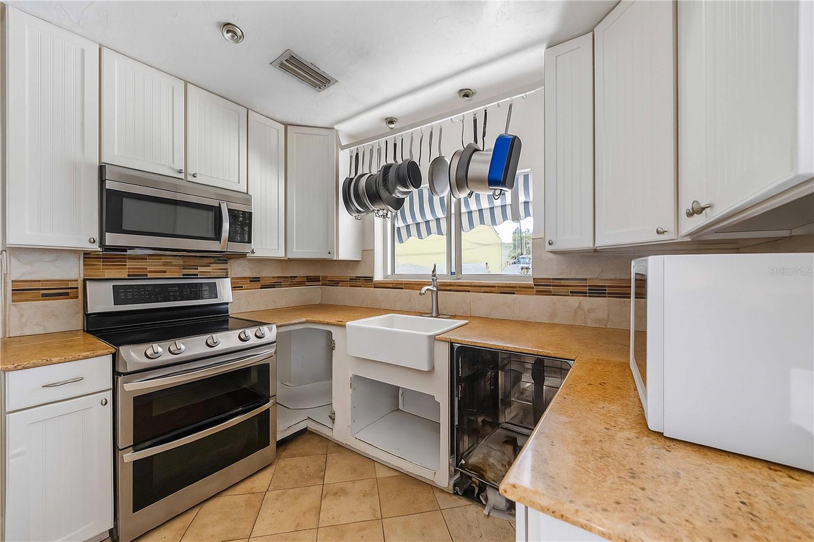 Image 4 of 15 For 2507 Riverview Boulevard