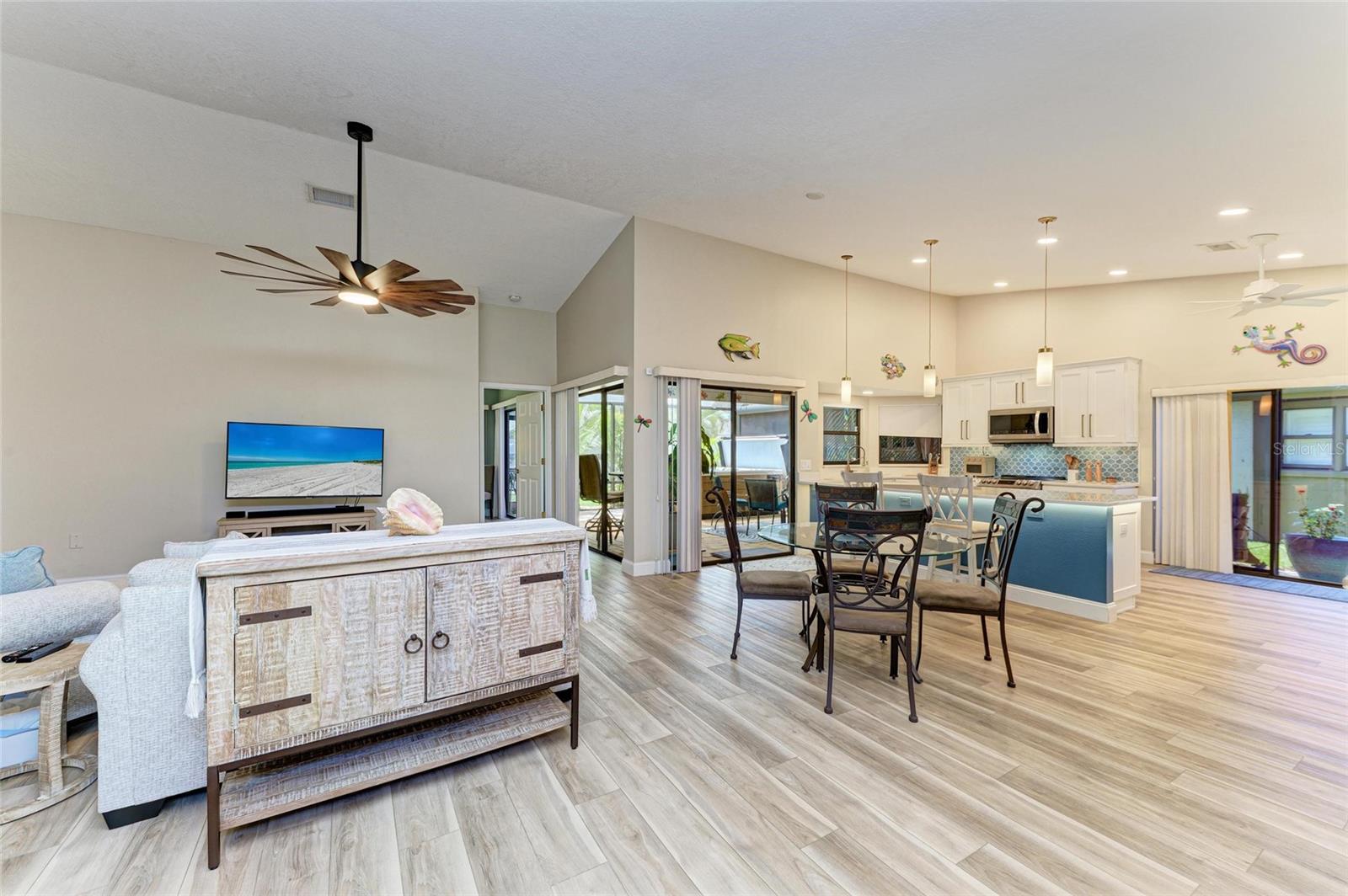 Image 6 of 50 For 7865 Pine Trace Drive
