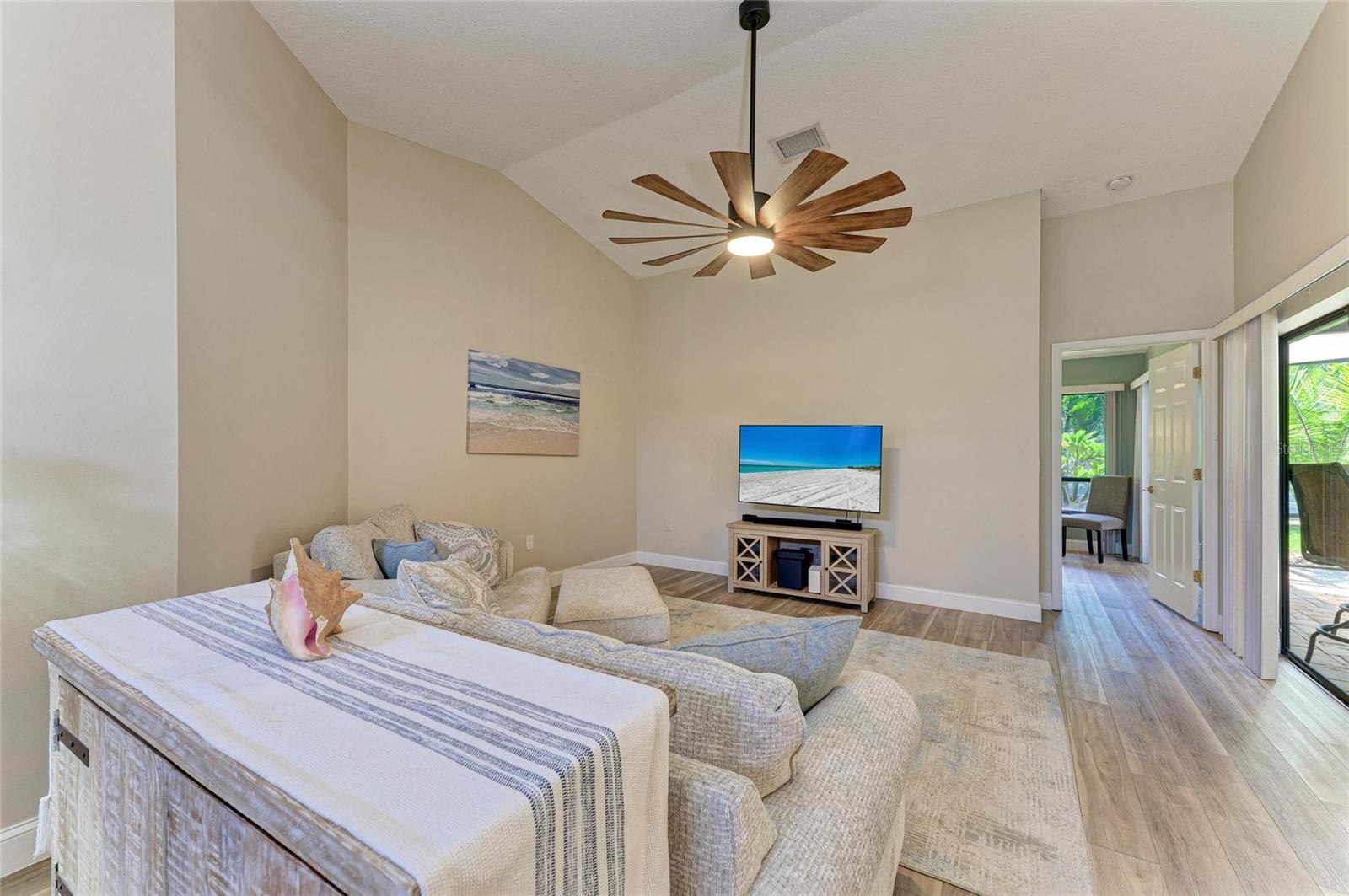 Image 7 of 50 For 7865 Pine Trace Drive