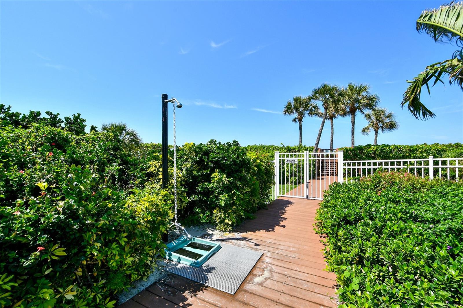 Image 17 of 31 For 775 Longboat Club Road 606