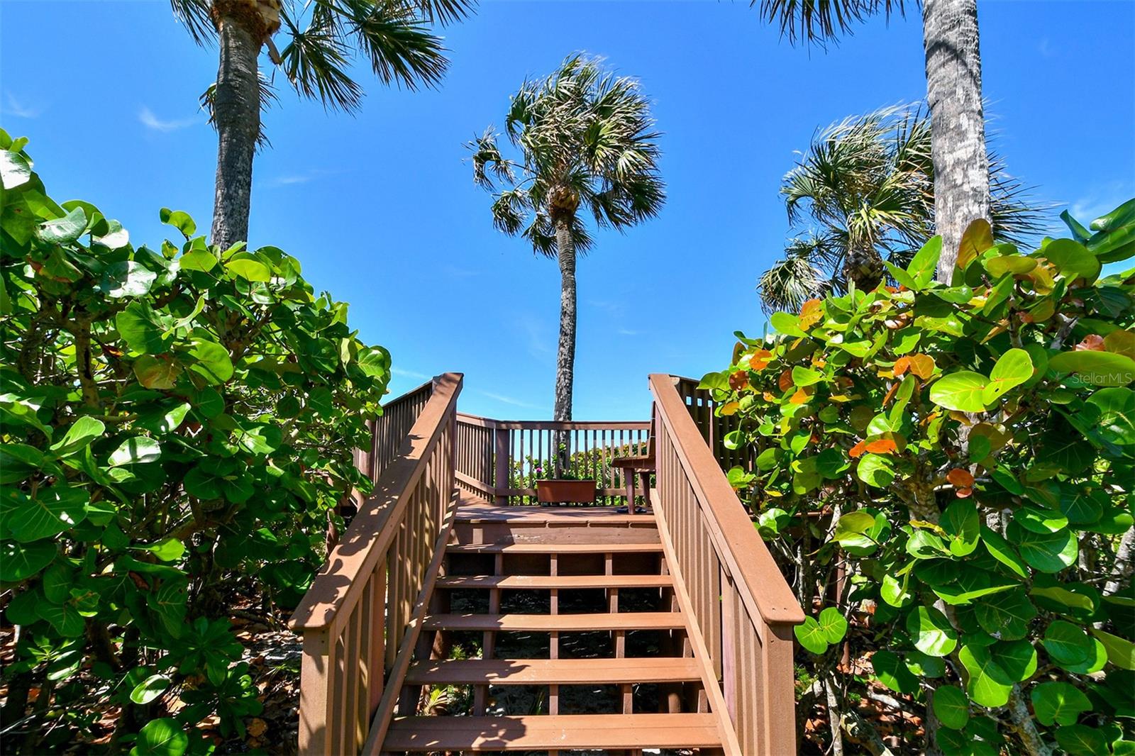 Image 18 of 31 For 775 Longboat Club Road 606