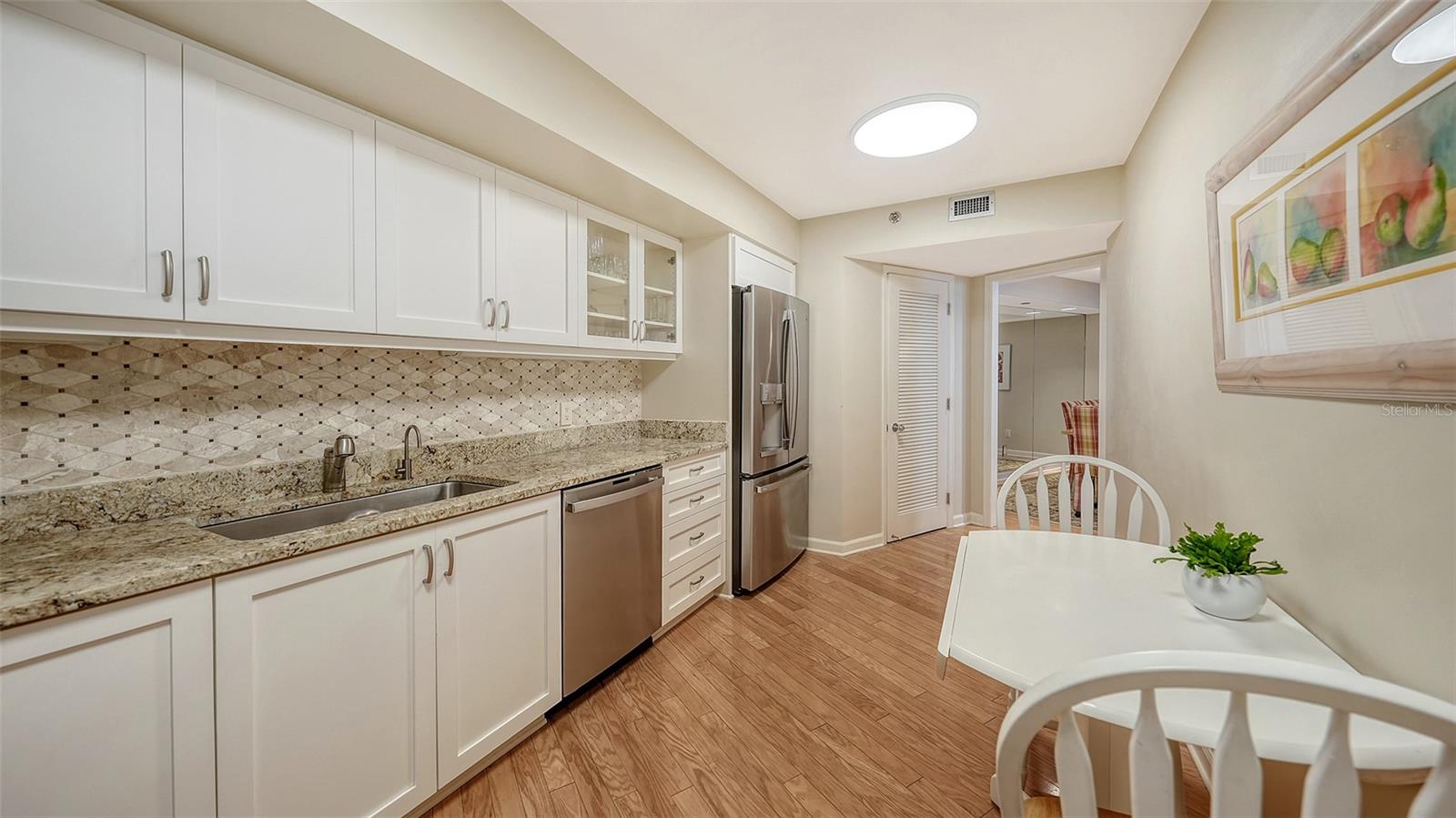 Image 7 of 31 For 775 Longboat Club Road 606