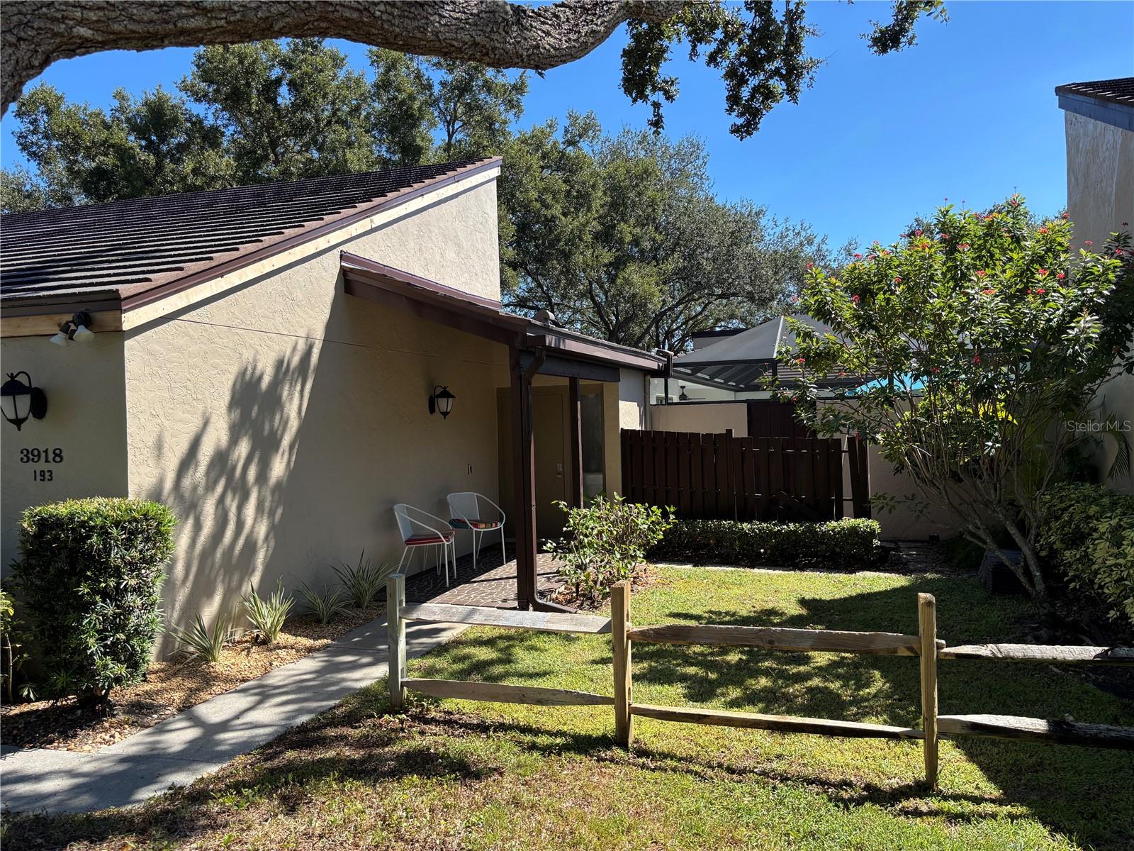 Image 2 of 10 For 3918 Glen Oaks Manor Drive