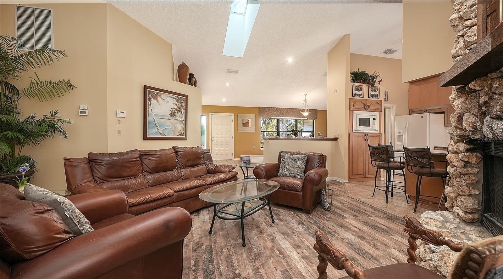 Image 14 of 68 For 4390 Woodview Drive