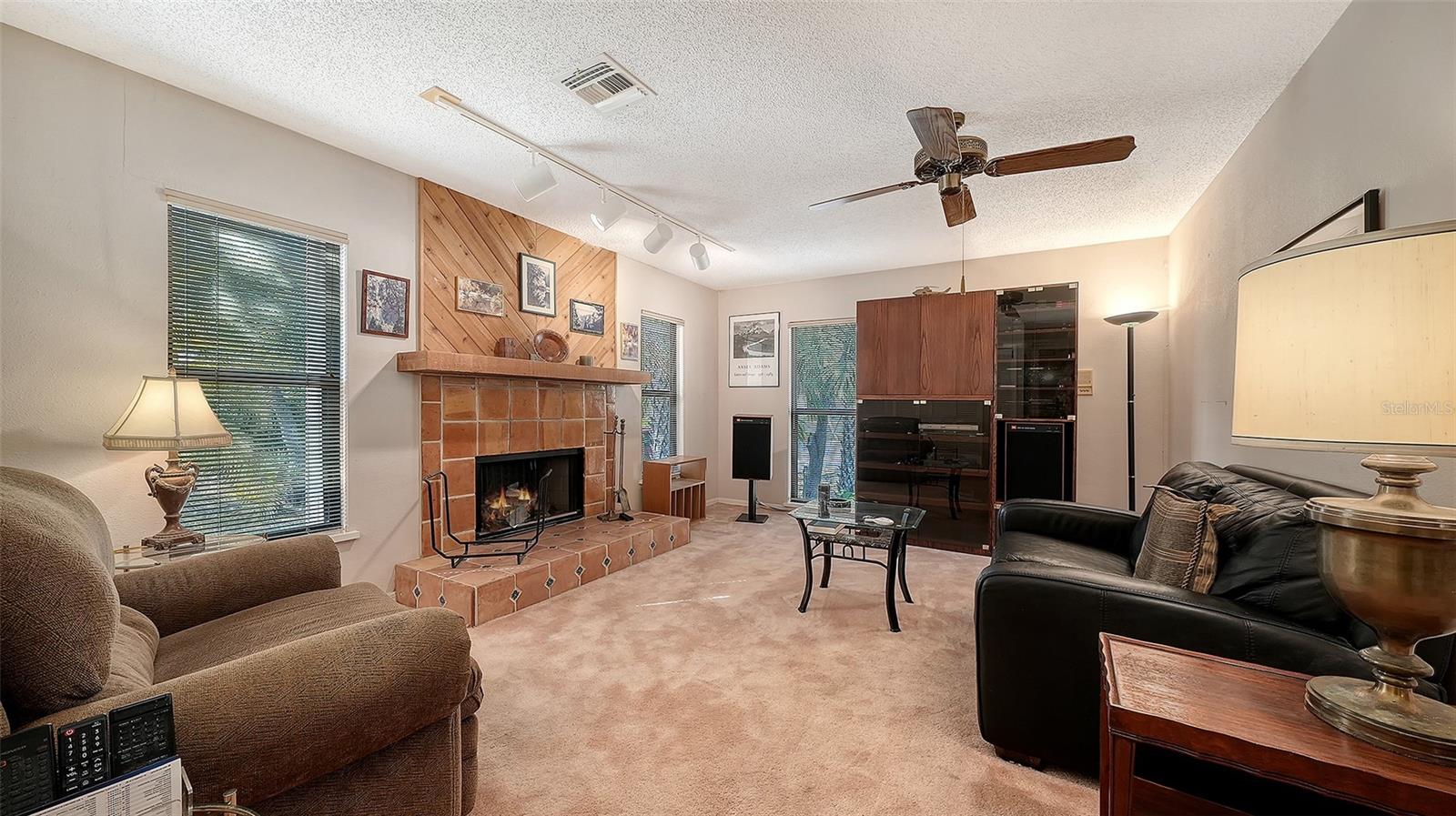 Image 27 of 68 For 4390 Woodview Drive