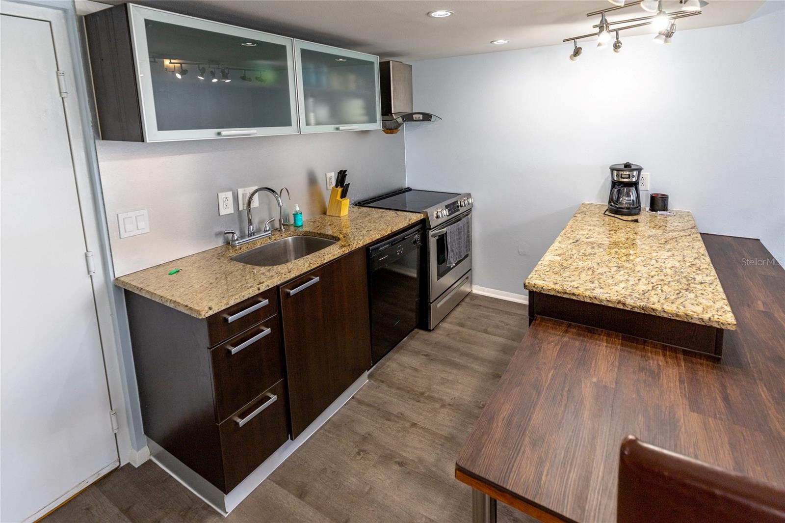 Image 13 of 23 For 701 Madison Avenue 401