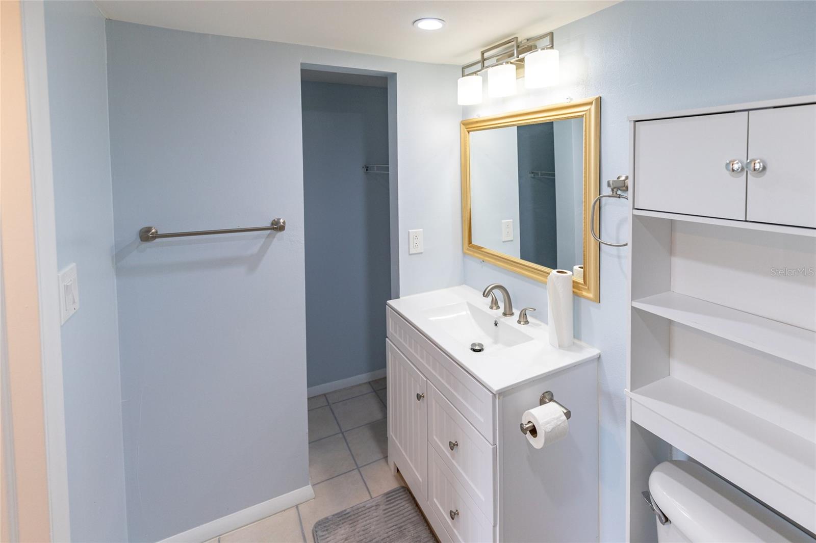 Image 9 of 23 For 701 Madison Avenue 401