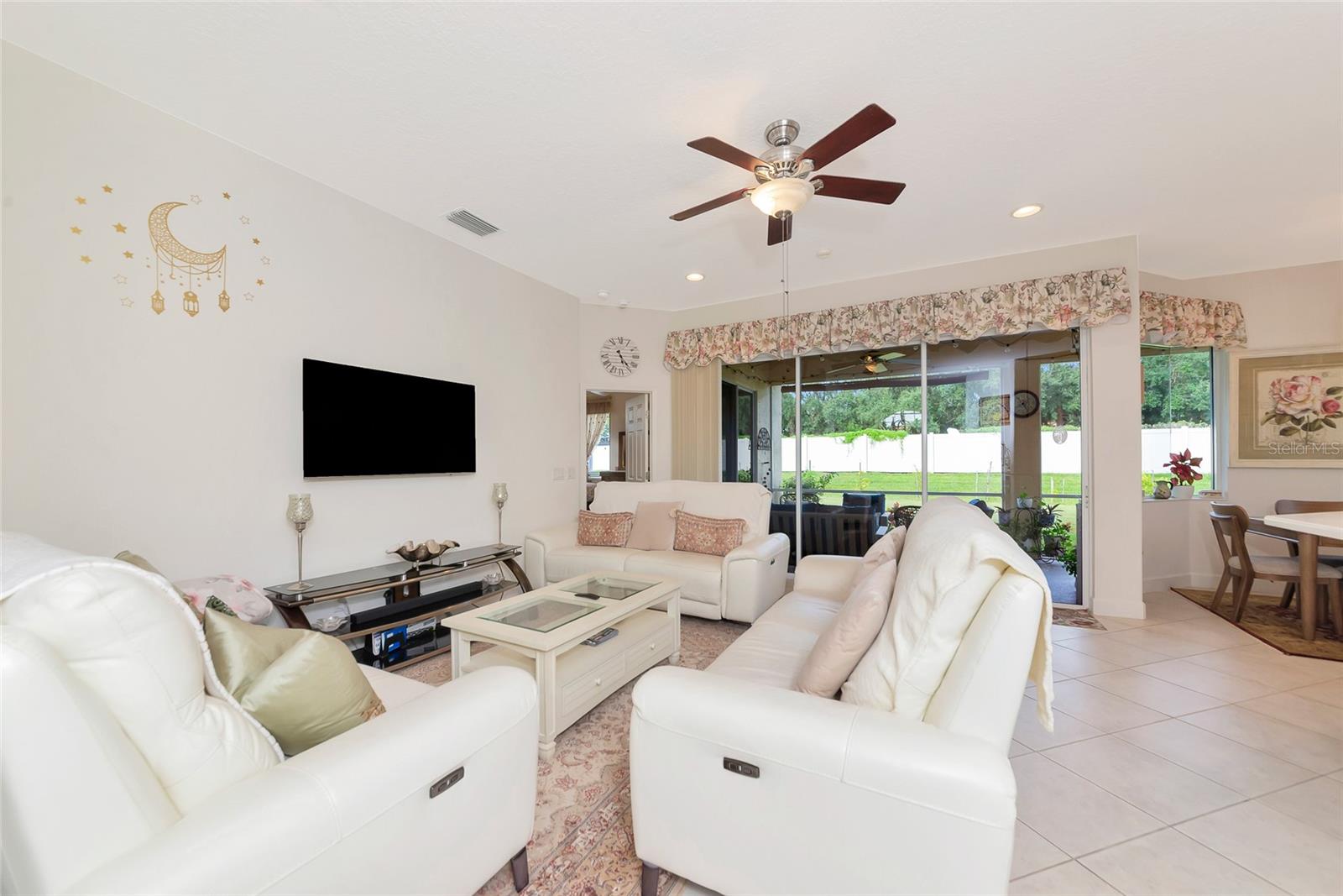 Image 19 of 40 For 6841 74th Street Circle E