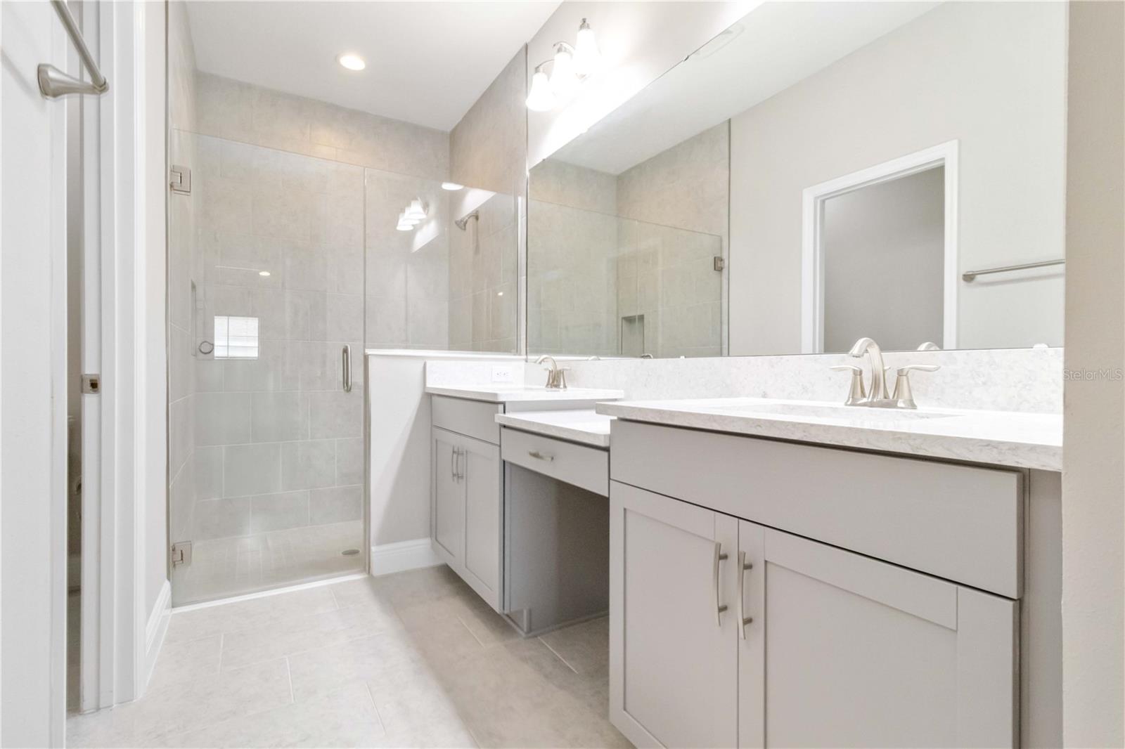 Image 10 of 21 For 12513 Oak Hill Way