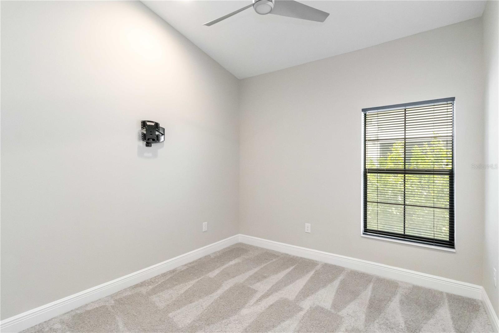 Image 11 of 21 For 12513 Oak Hill Way