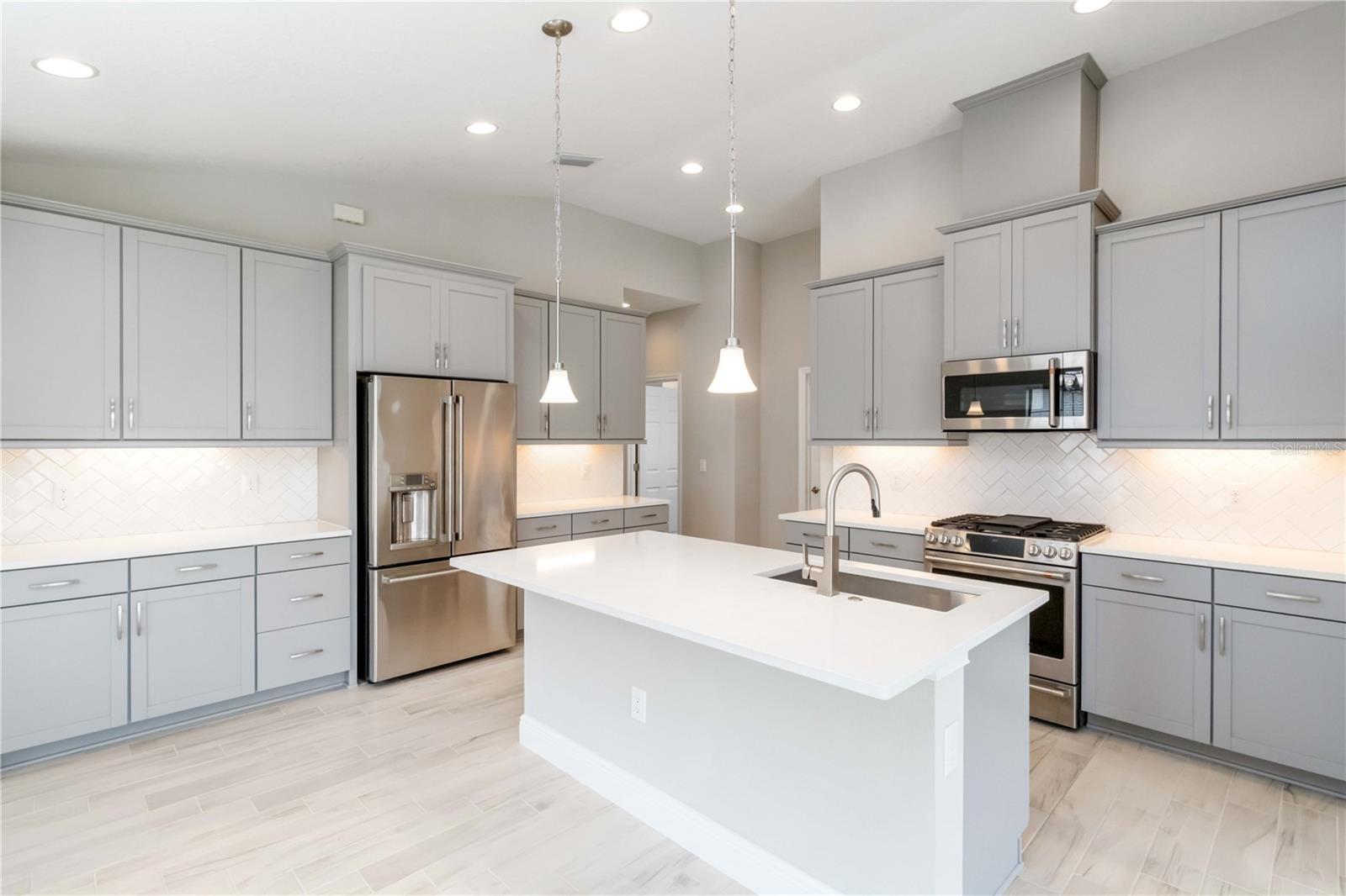 Image 2 of 21 For 12513 Oak Hill Way