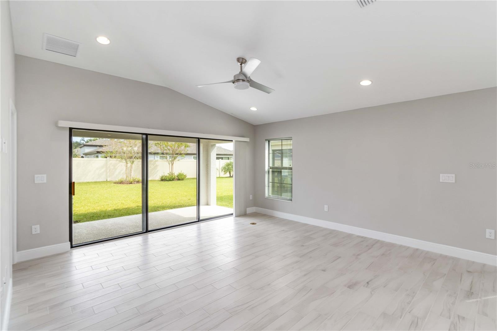 Image 3 of 21 For 12513 Oak Hill Way