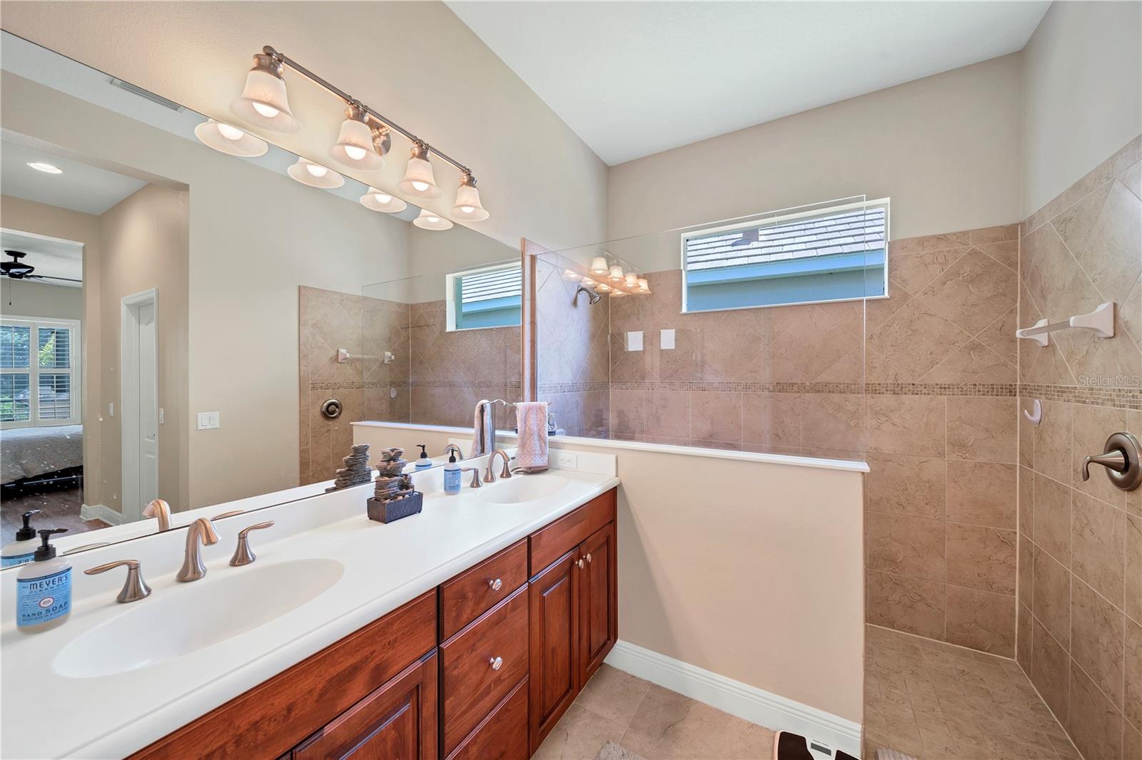 Image 12 of 17 For 12154 Thornhill Court