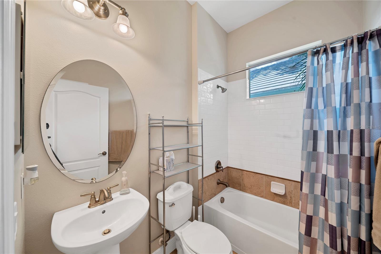 Image 14 of 17 For 12154 Thornhill Court