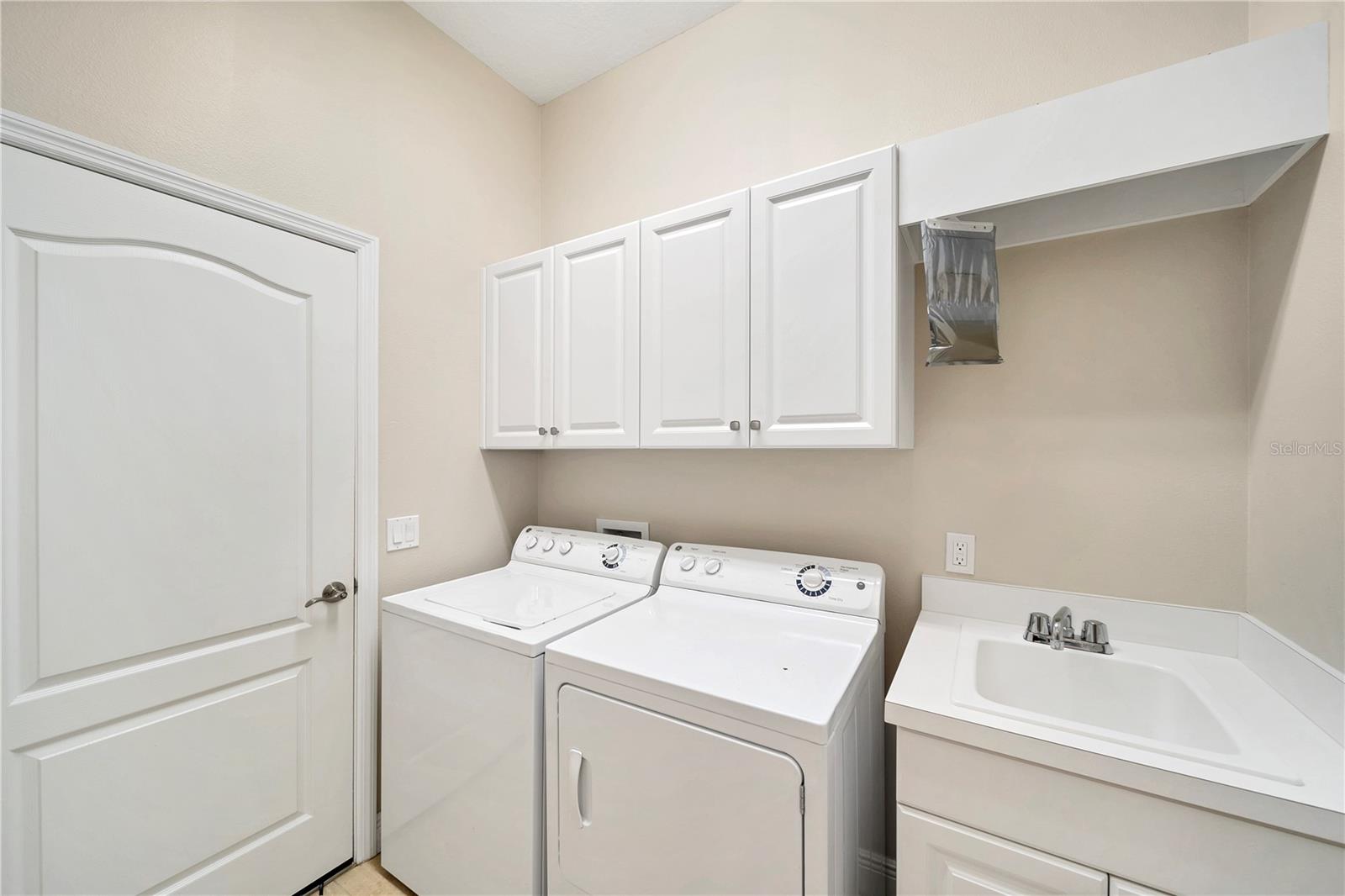 Image 15 of 17 For 12154 Thornhill Court