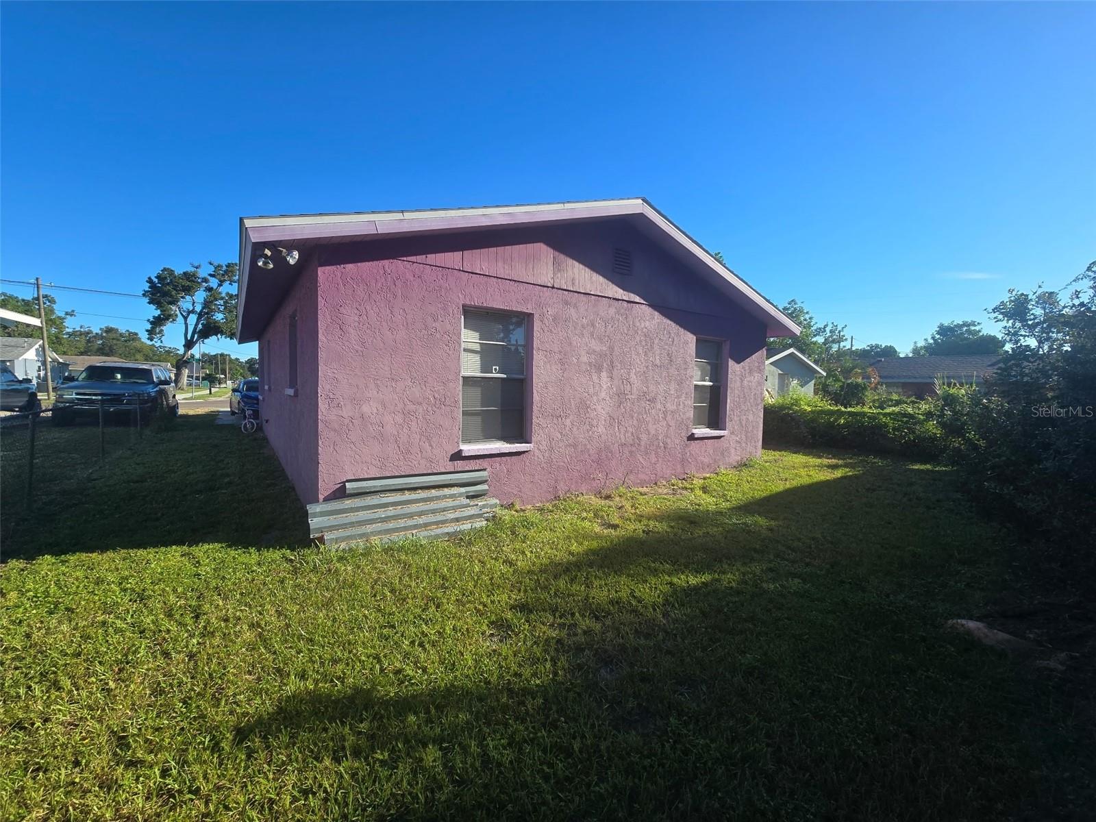 Image 3 of 9 For 503 25th Street E
