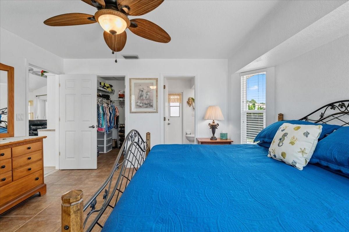 Image 11 of 42 For 18266 Grace Avenue