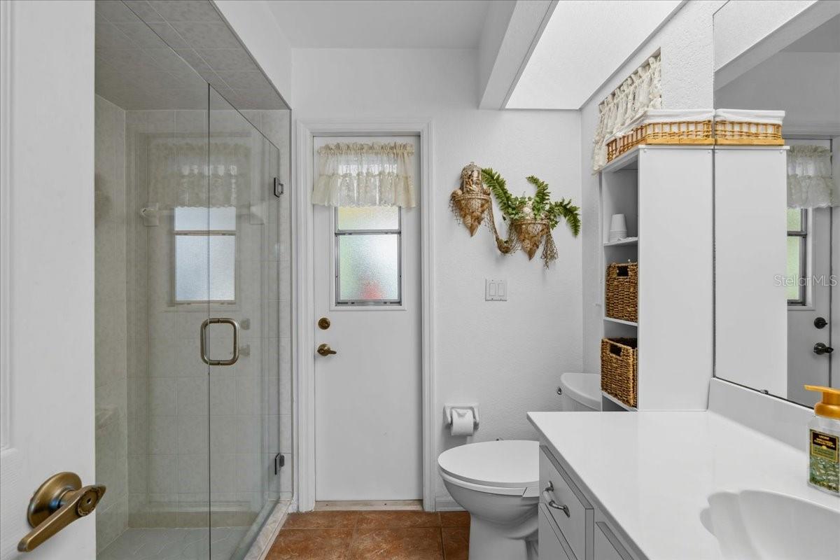 Image 13 of 42 For 18266 Grace Avenue