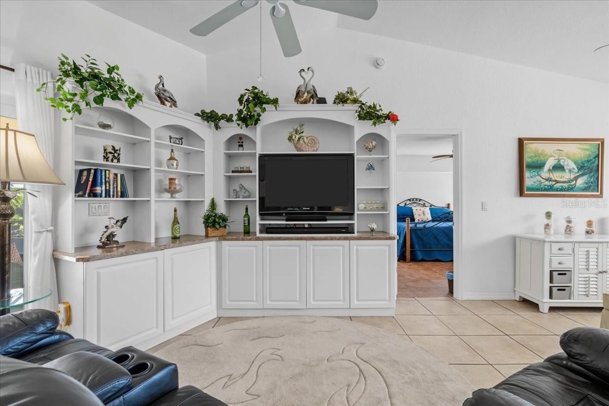 Image 15 of 42 For 18266 Grace Avenue