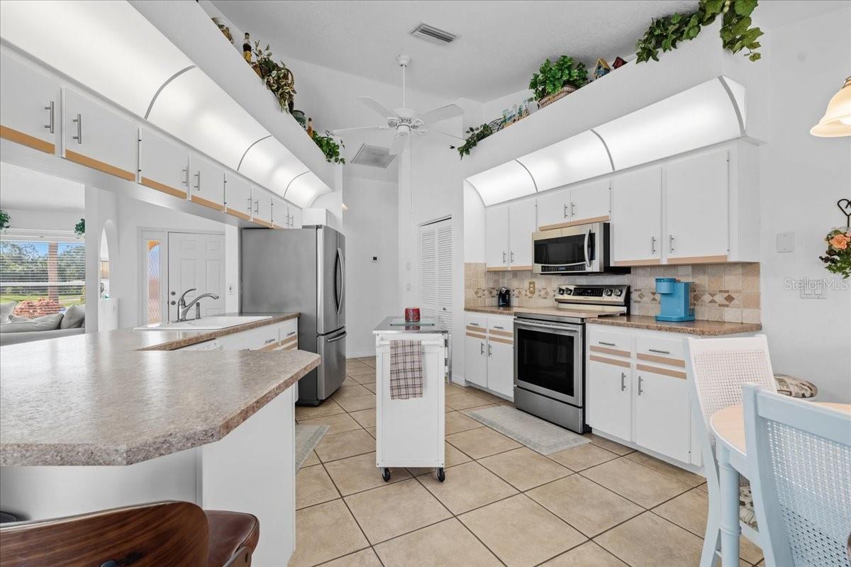 Image 17 of 42 For 18266 Grace Avenue