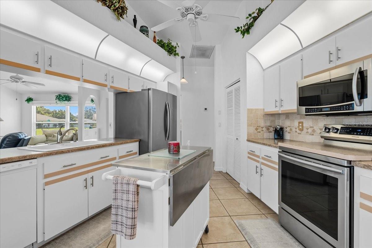 Image 18 of 42 For 18266 Grace Avenue