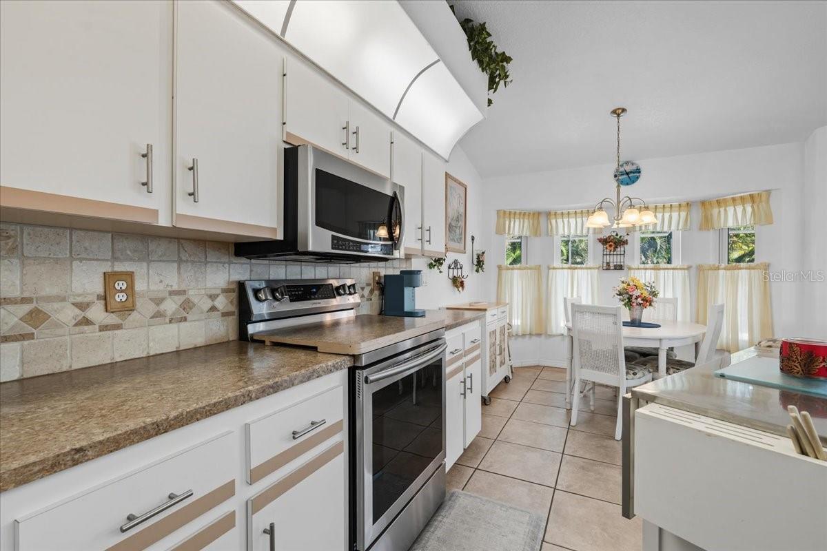 Image 21 of 42 For 18266 Grace Avenue