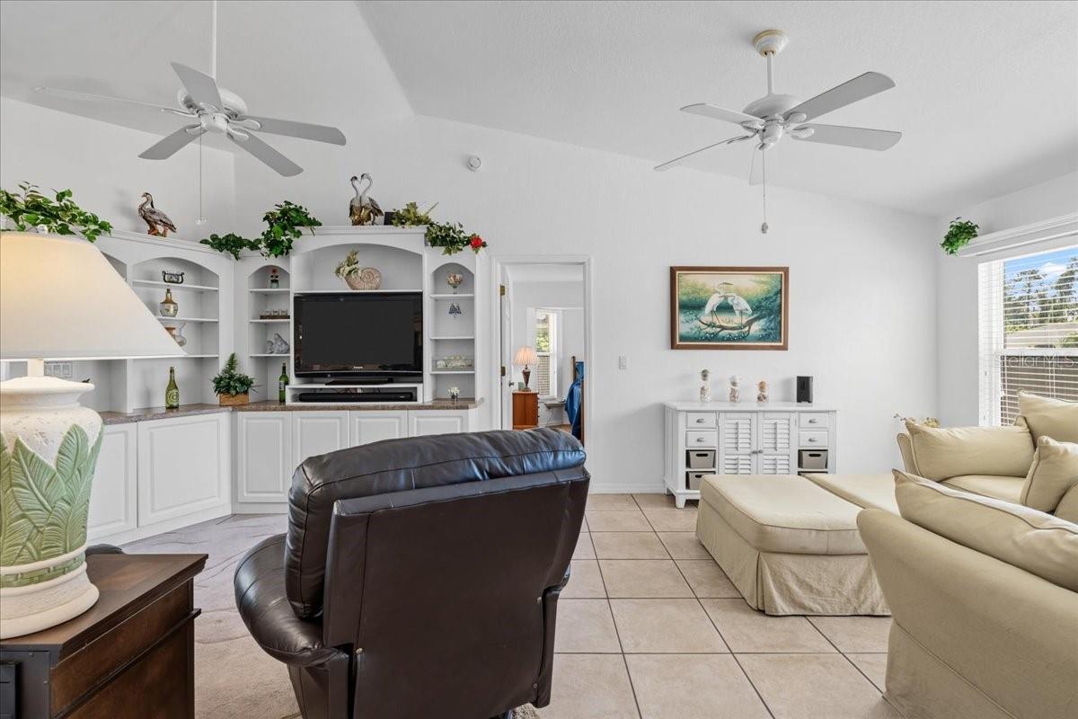 Image 6 of 42 For 18266 Grace Avenue