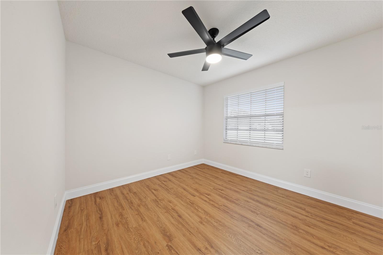 Image 18 of 46 For 3253 Oak Point Circle