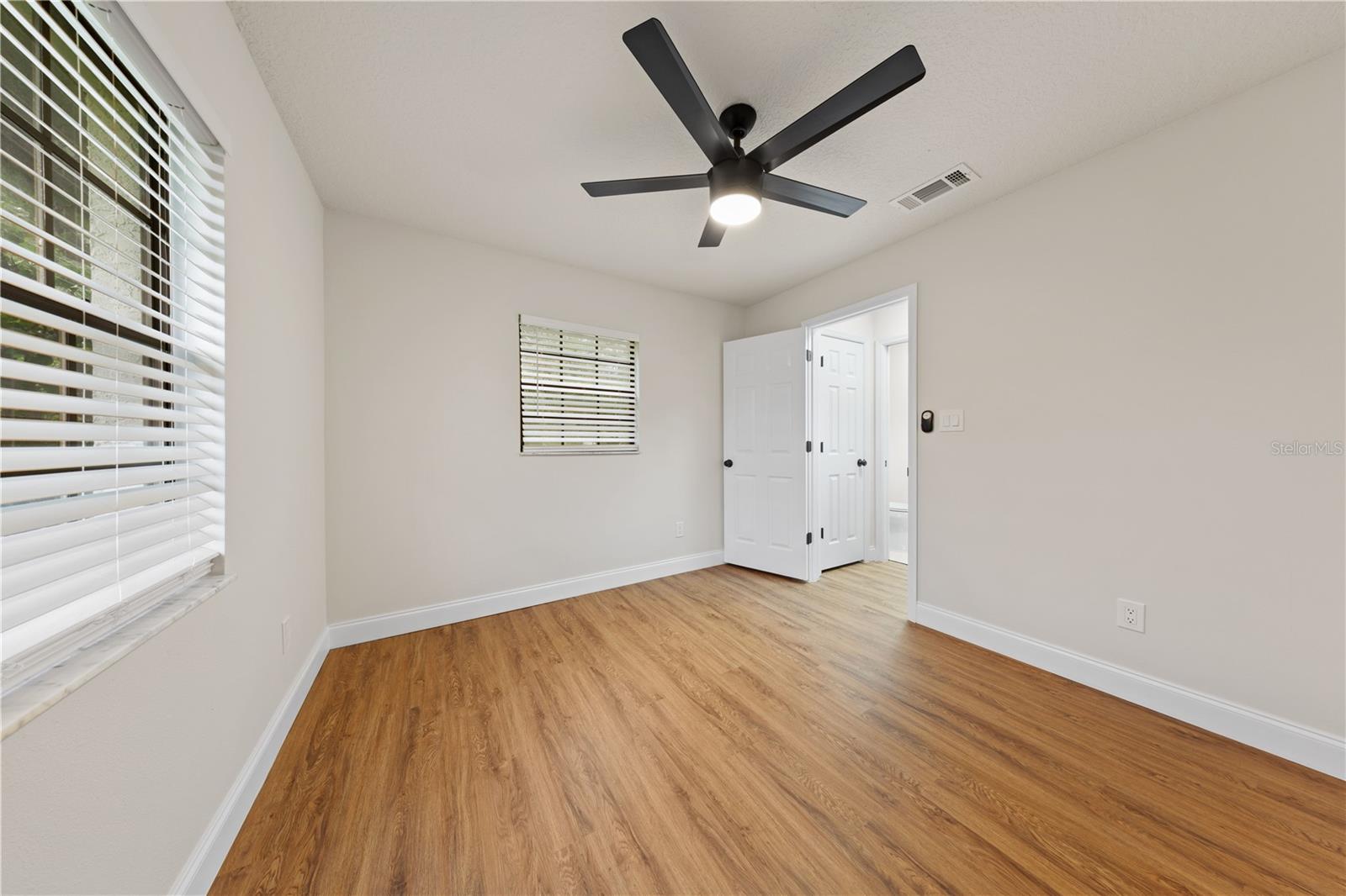 Image 23 of 46 For 3253 Oak Point Circle