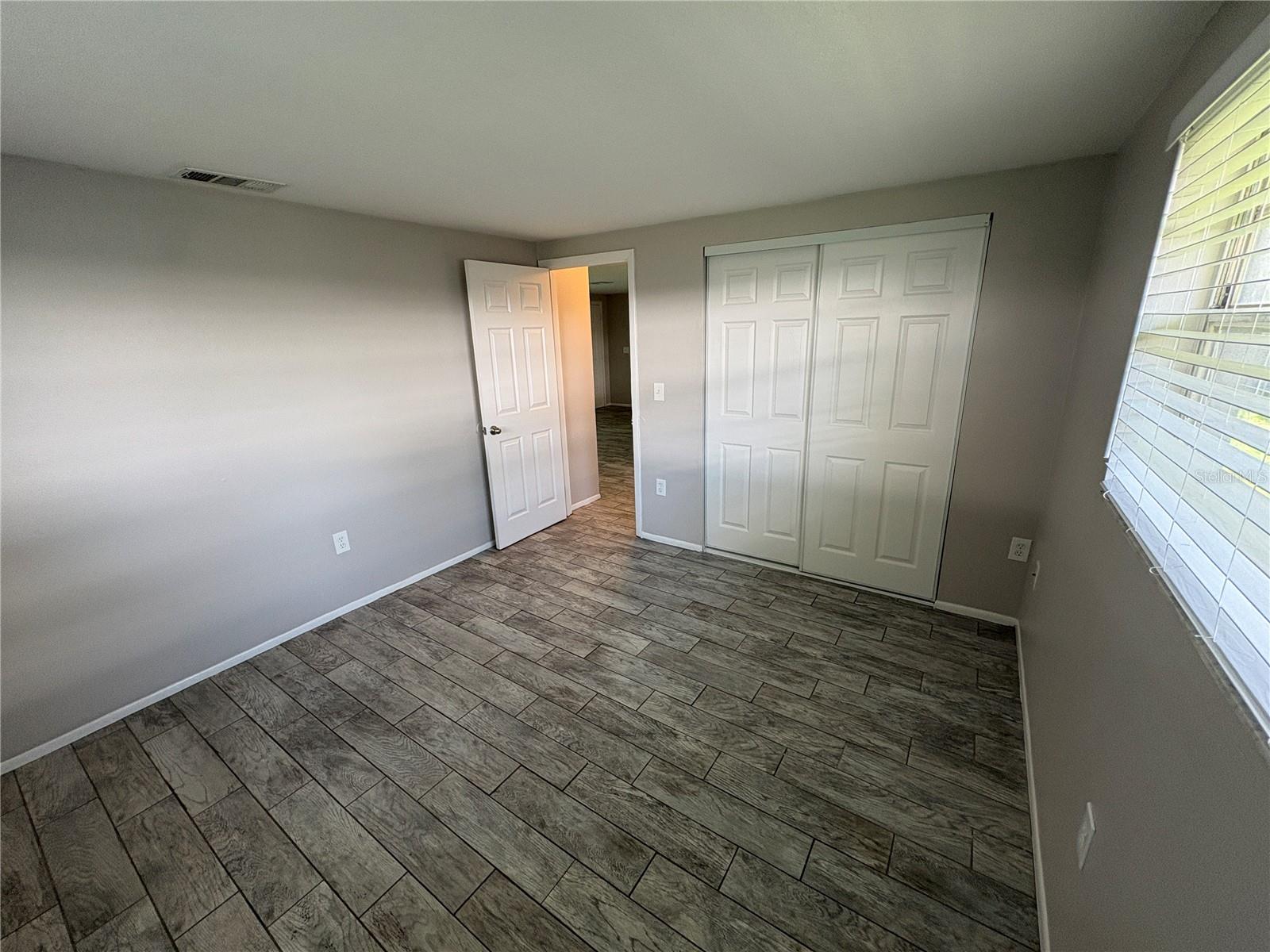 Image 12 of 18 For 308 Colonia Lane E