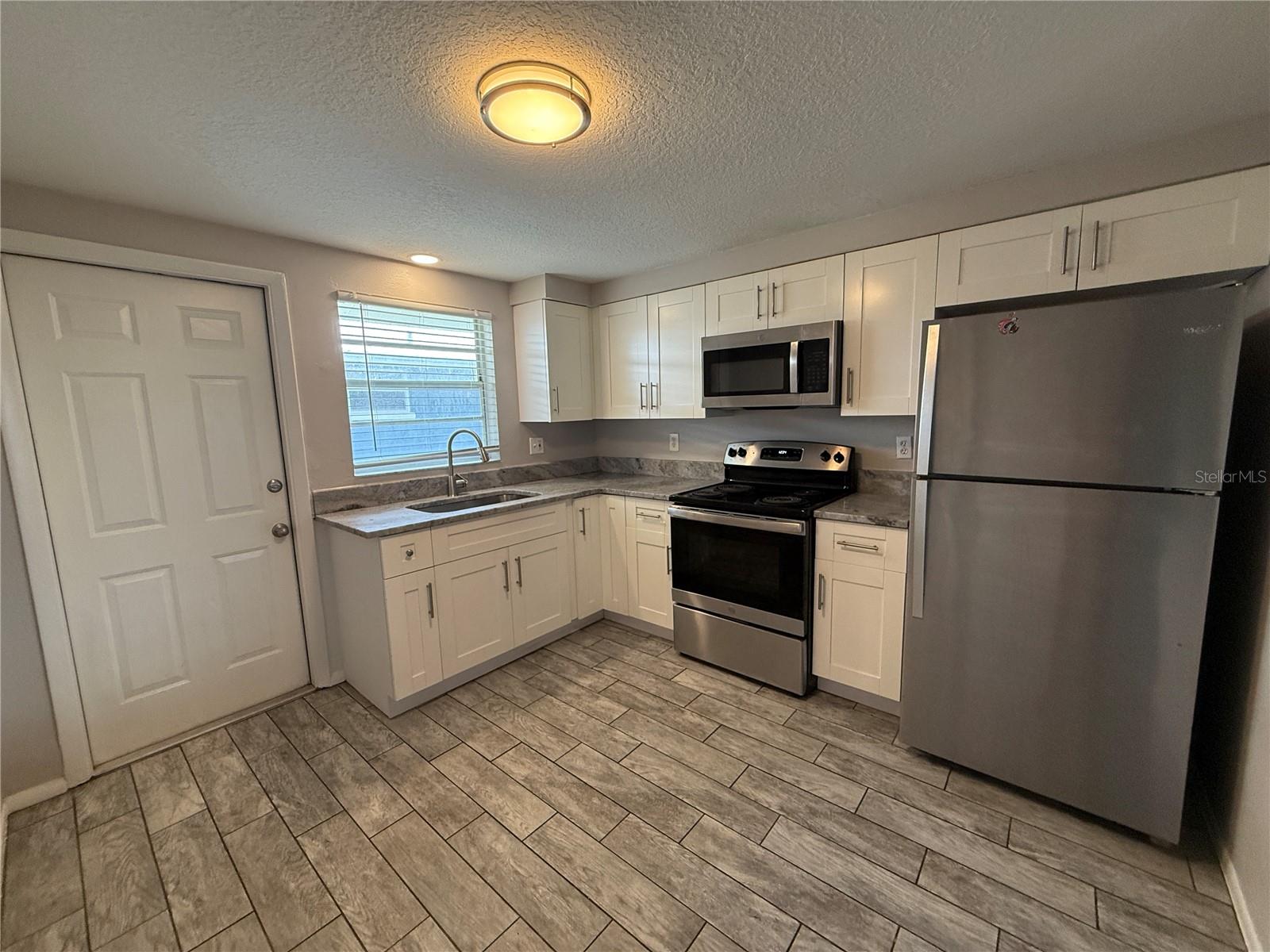 Image 4 of 18 For 308 Colonia Lane E