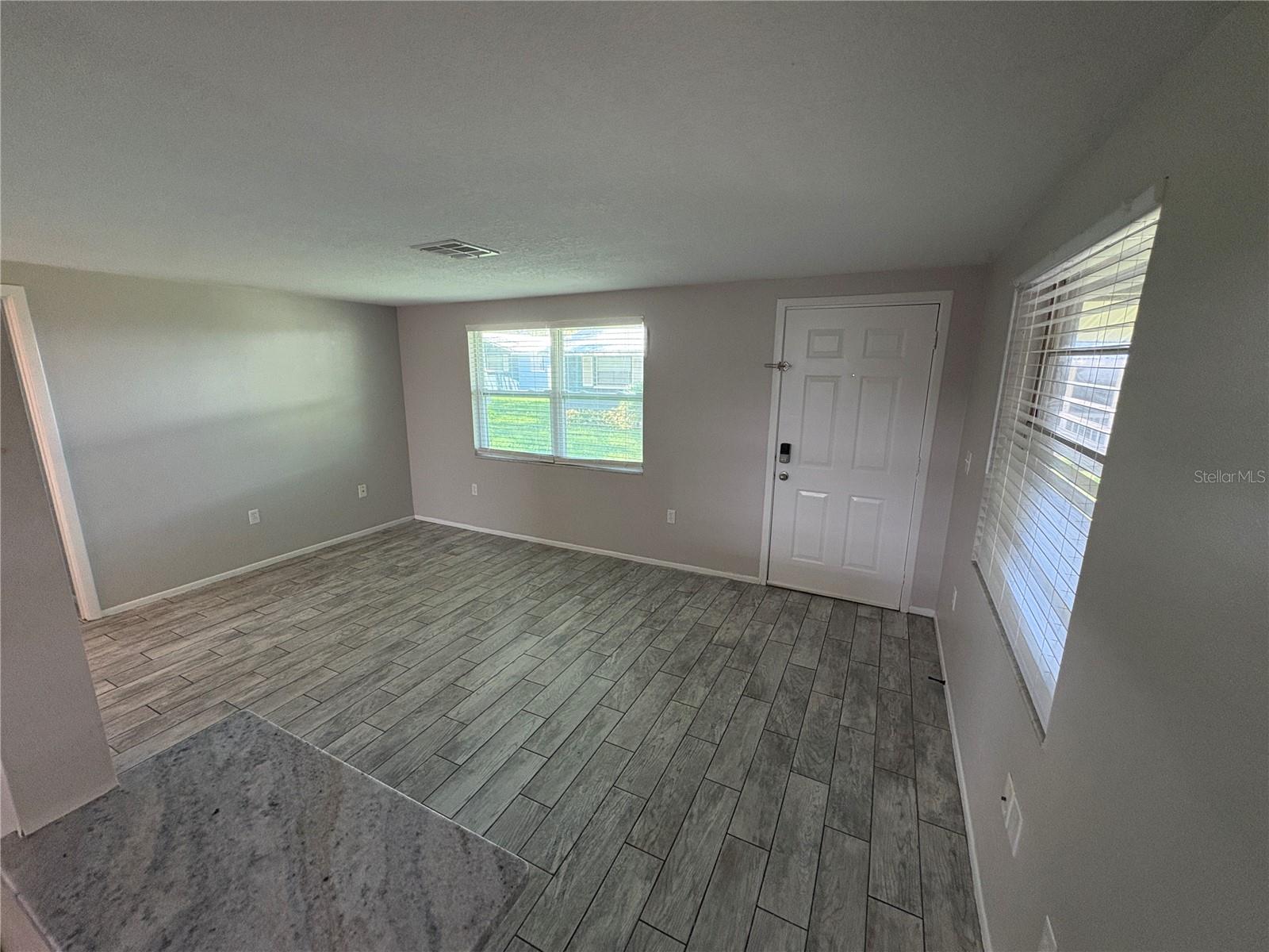 Image 6 of 18 For 308 Colonia Lane E