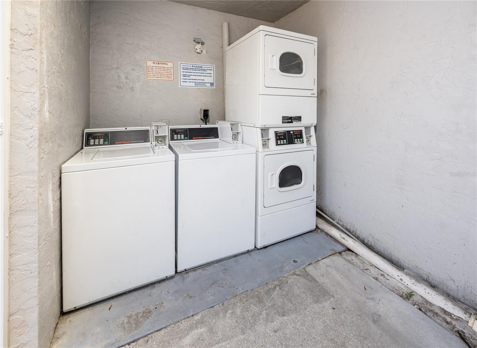 Listing photo id 9 for 1872 Phillippi Shores Drive 4b