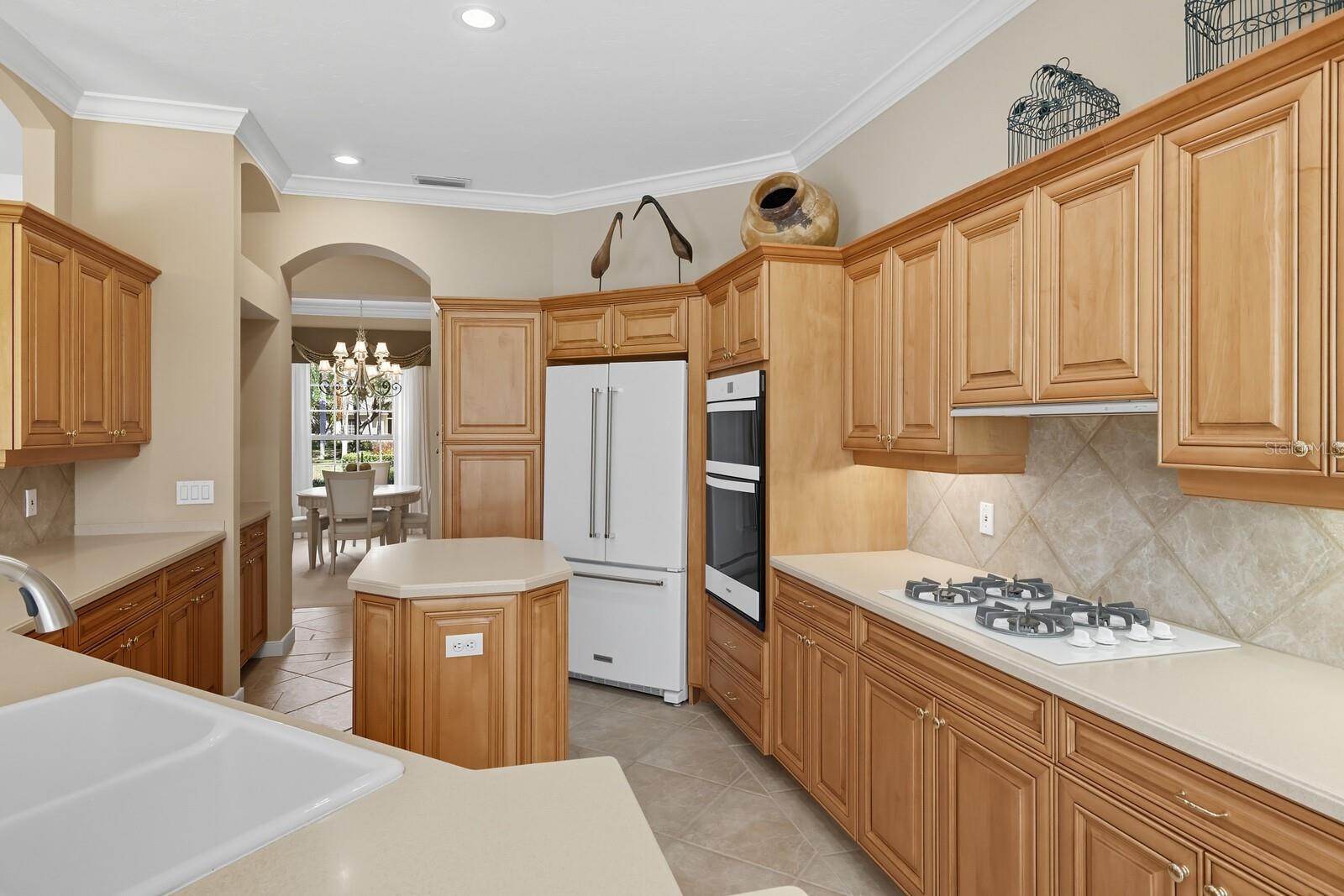 Image 28 of 91 For 8160 Collingwood Court