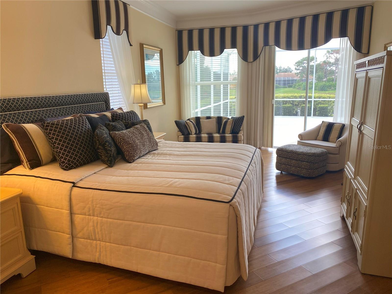 Image 38 of 91 For 8160 Collingwood Court