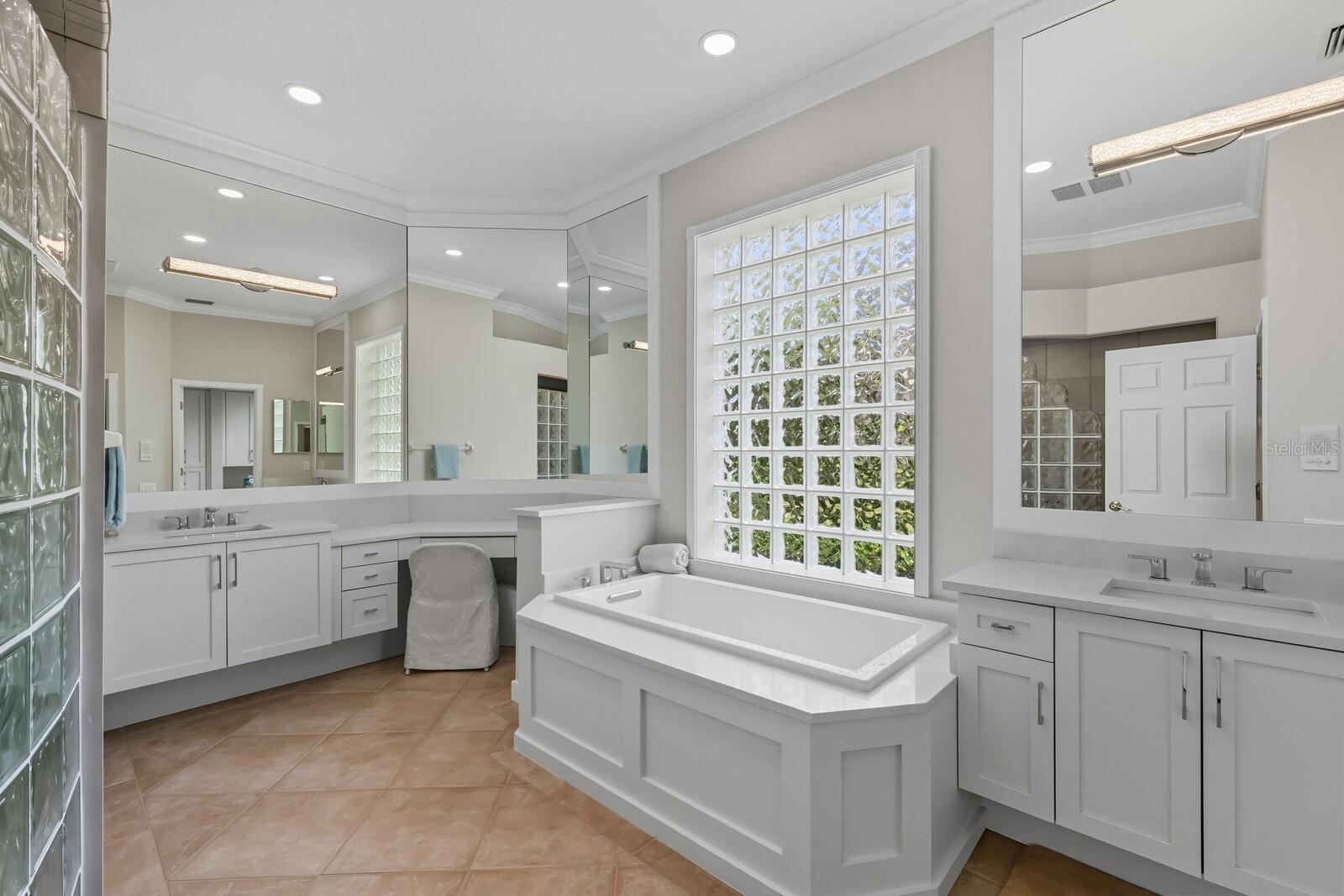 Image 42 of 91 For 8160 Collingwood Court